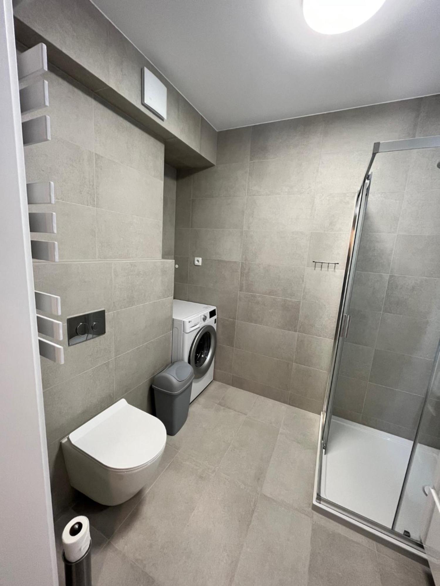 Apartament Julia 1-4 Os Starowapiennikowa 42A Z Balkonem Ze Sniadaniem Kontynentalnym キェルツェ エクステリア 写真