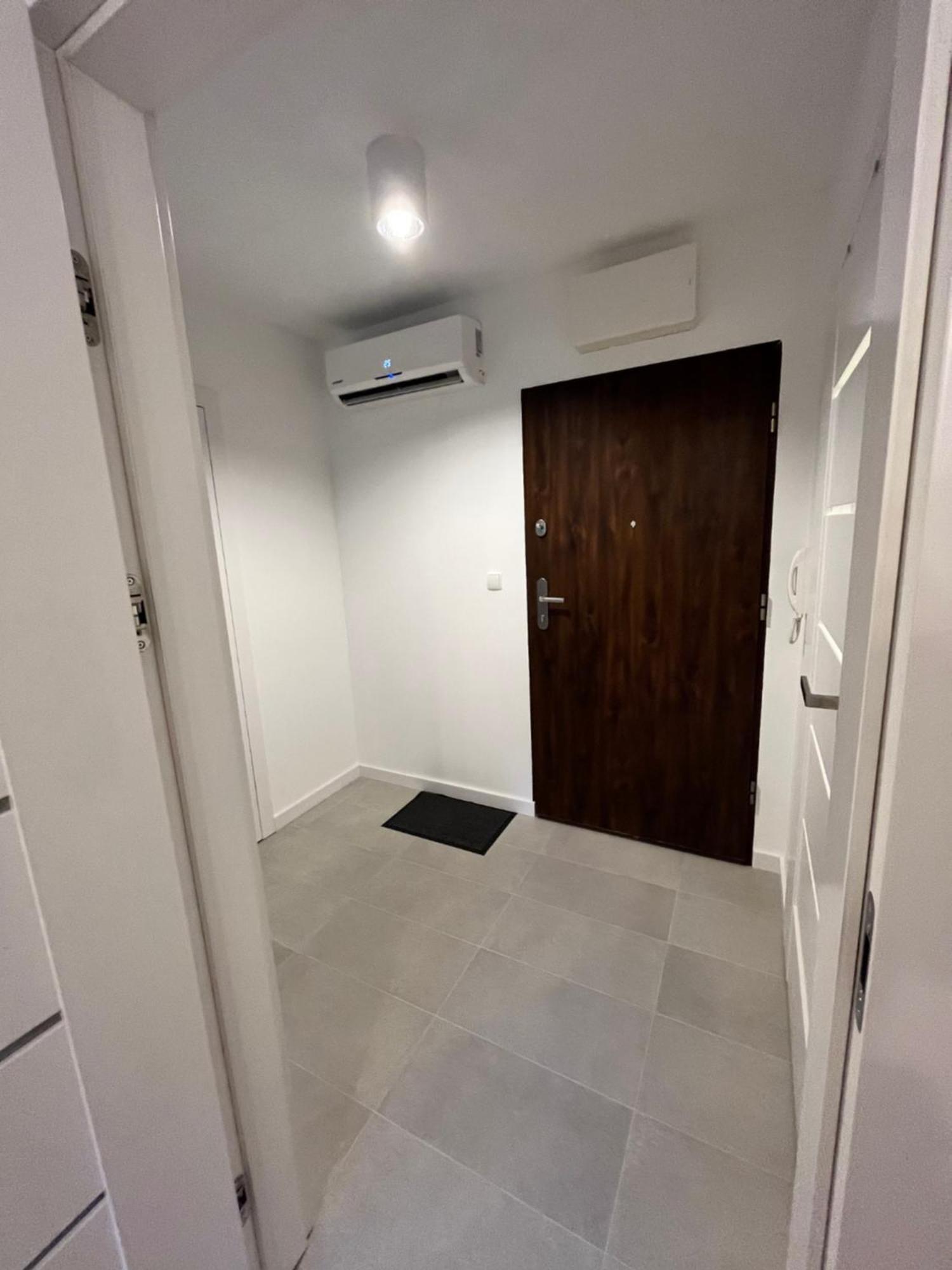 Apartament Julia 1-4 Os Starowapiennikowa 42A Z Balkonem Ze Sniadaniem Kontynentalnym キェルツェ エクステリア 写真