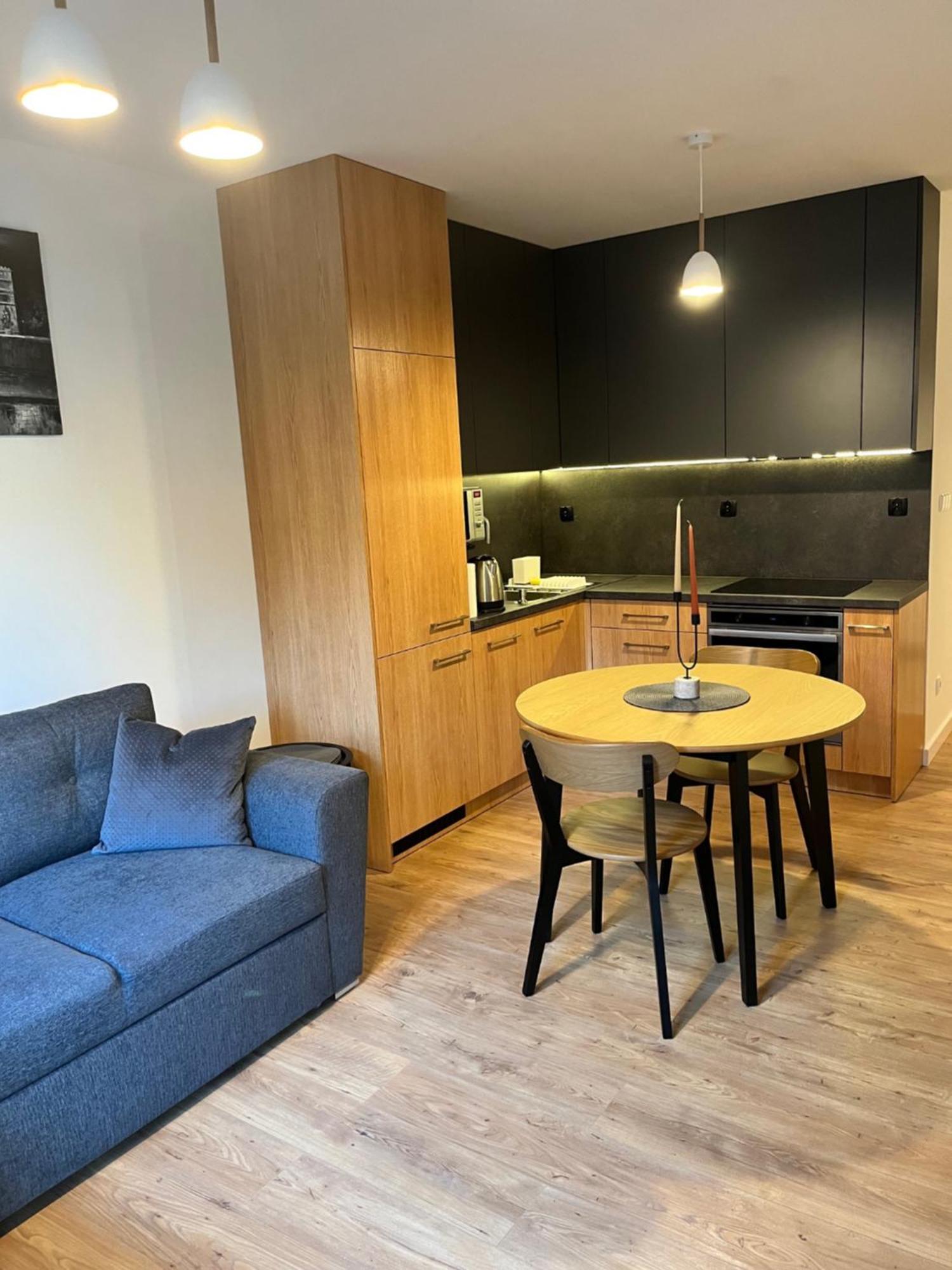 Apartament Julia 1-4 Os Starowapiennikowa 42A Z Balkonem Ze Sniadaniem Kontynentalnym キェルツェ エクステリア 写真