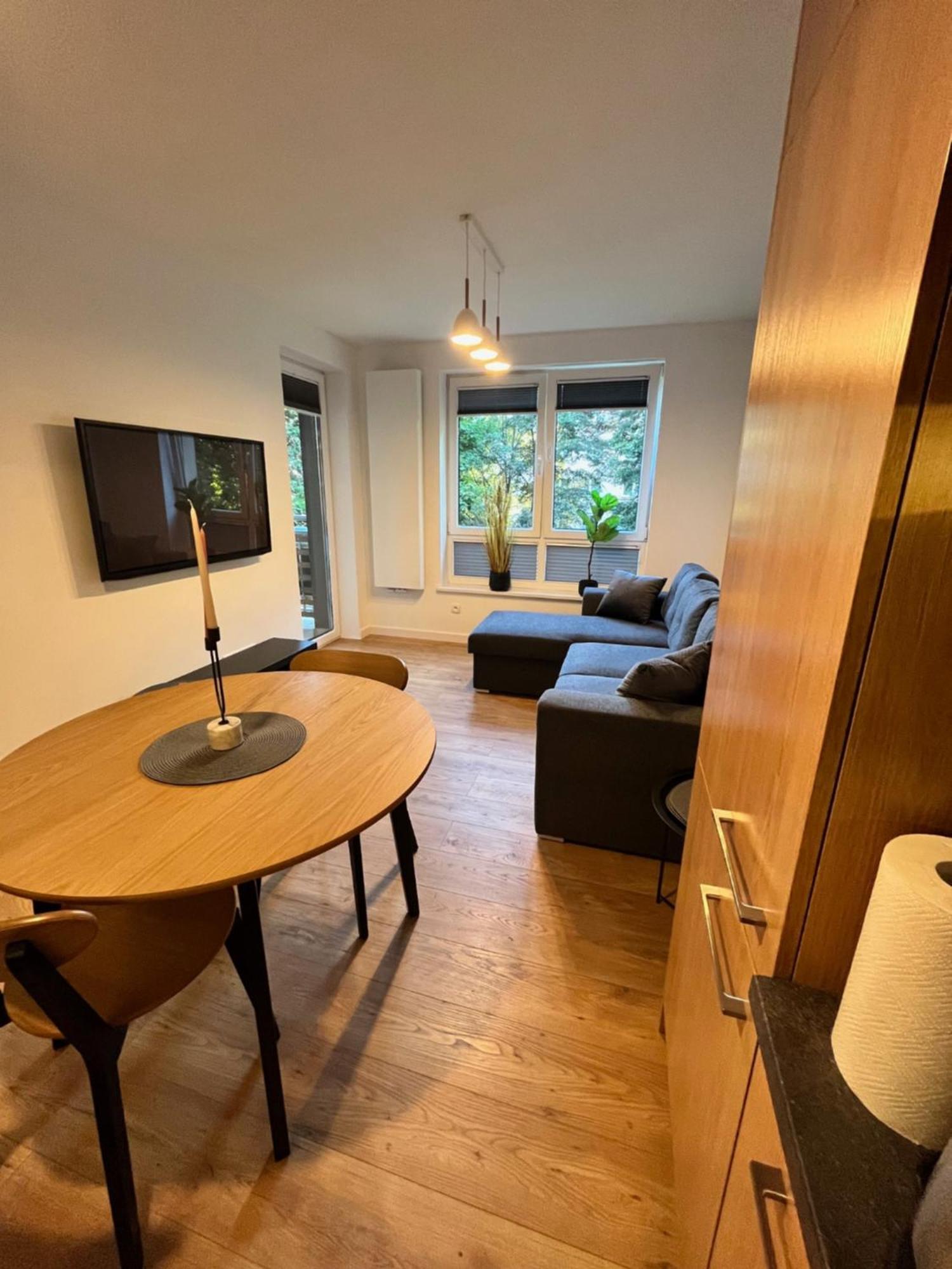 Apartament Julia 1-4 Os Starowapiennikowa 42A Z Balkonem Ze Sniadaniem Kontynentalnym キェルツェ エクステリア 写真