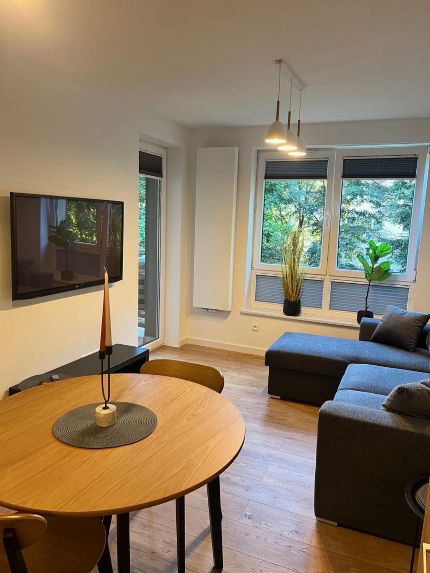 Apartament Julia 1-4 Os Starowapiennikowa 42A Z Balkonem Ze Sniadaniem Kontynentalnym キェルツェ エクステリア 写真